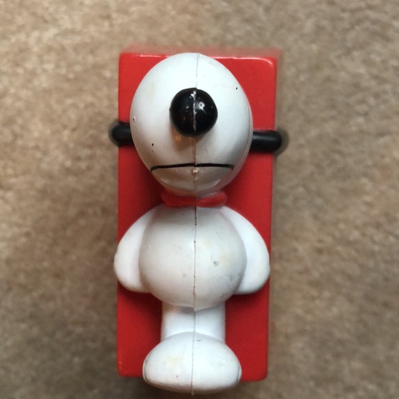 🐾VINTAGE SNOOPY RED DOGHOUSE PLASTIC COIN BANK🐾 - Picture 2 of 5